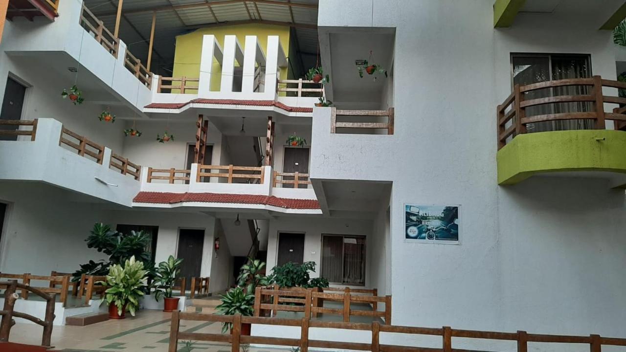 Ruturaj Inn Alībāg Exteriör bild
